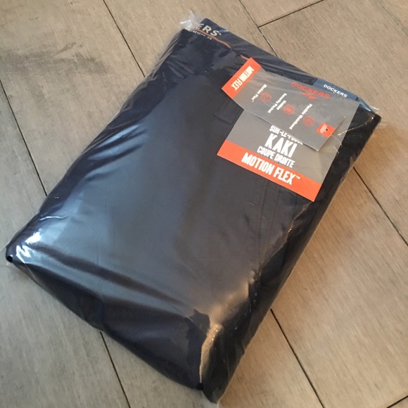 NWT DOCKERS NAVY CHINOS W32”xL30” STRAIGHT FIT MOTION FLEX - Picture 7 of 7